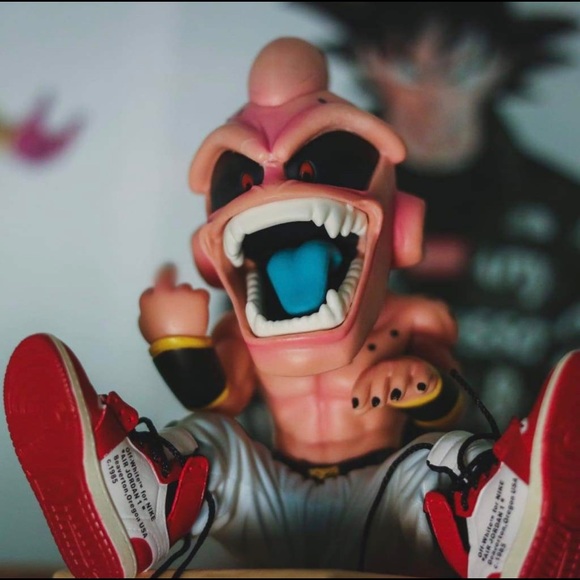 majin buu middle finger figure
